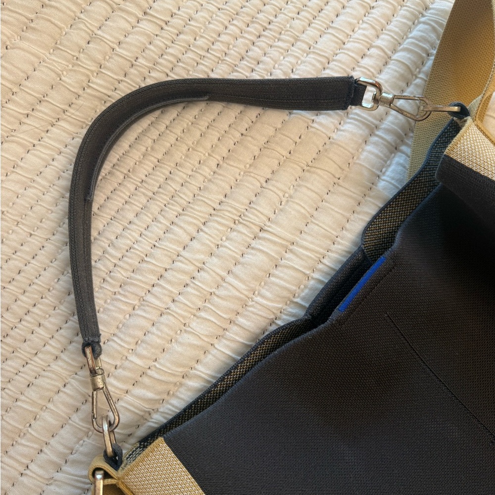 Rothy's Bucket Bag | Ink & Ivory - Picture 9 of 14